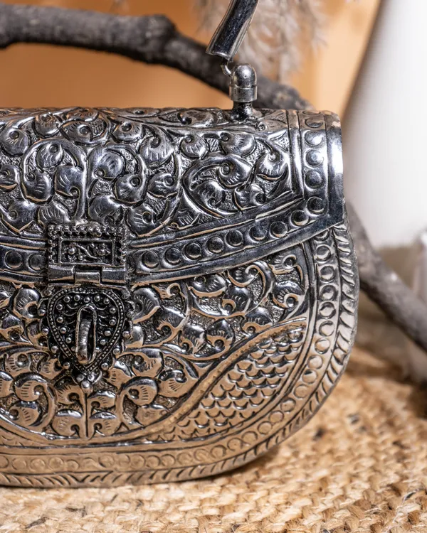 Noor_Royal_Silver_Minaudière